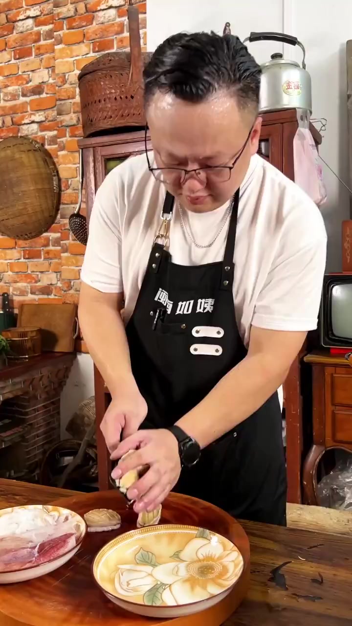 鲍鱼蒸鱿鱼……