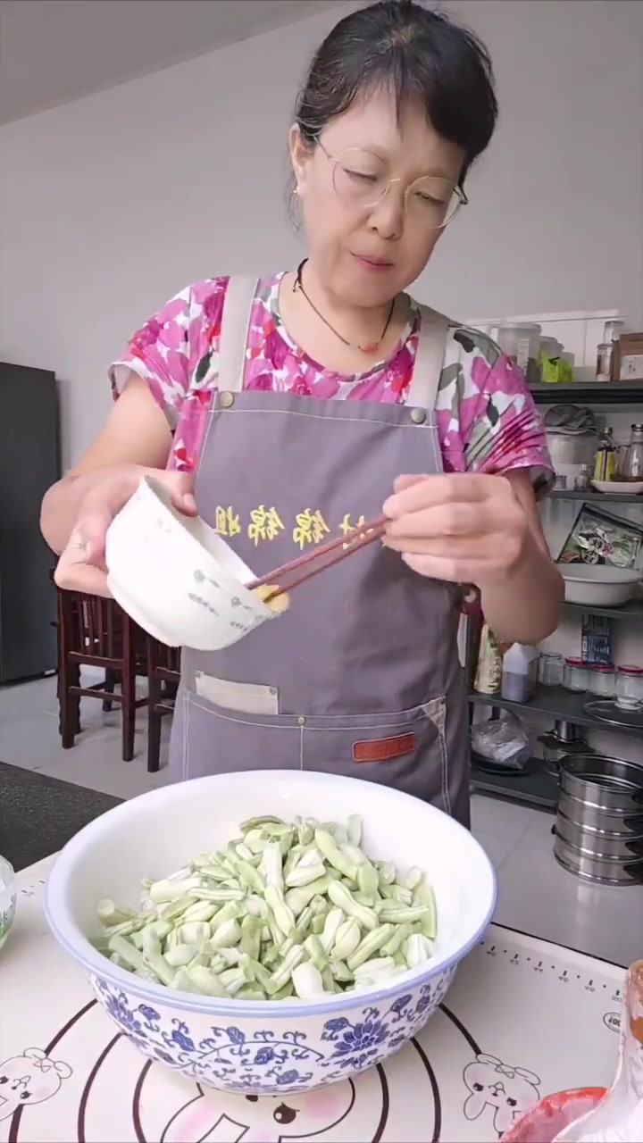全程2分29秒搞定,万荣豆角拌面菜