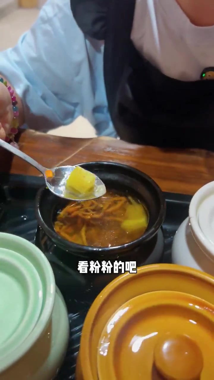 炖个鸽子汤,顺手再蒸个排骨和南瓜蛋挞