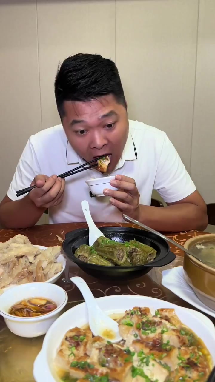 麦地,梁化饭店。梁化果园走地鸡,猪脚冻,石磨豆腐