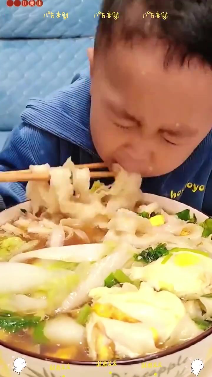 劲道丝滑的刀削面老少皆宜特别营养健康油泼酸汤都好吃