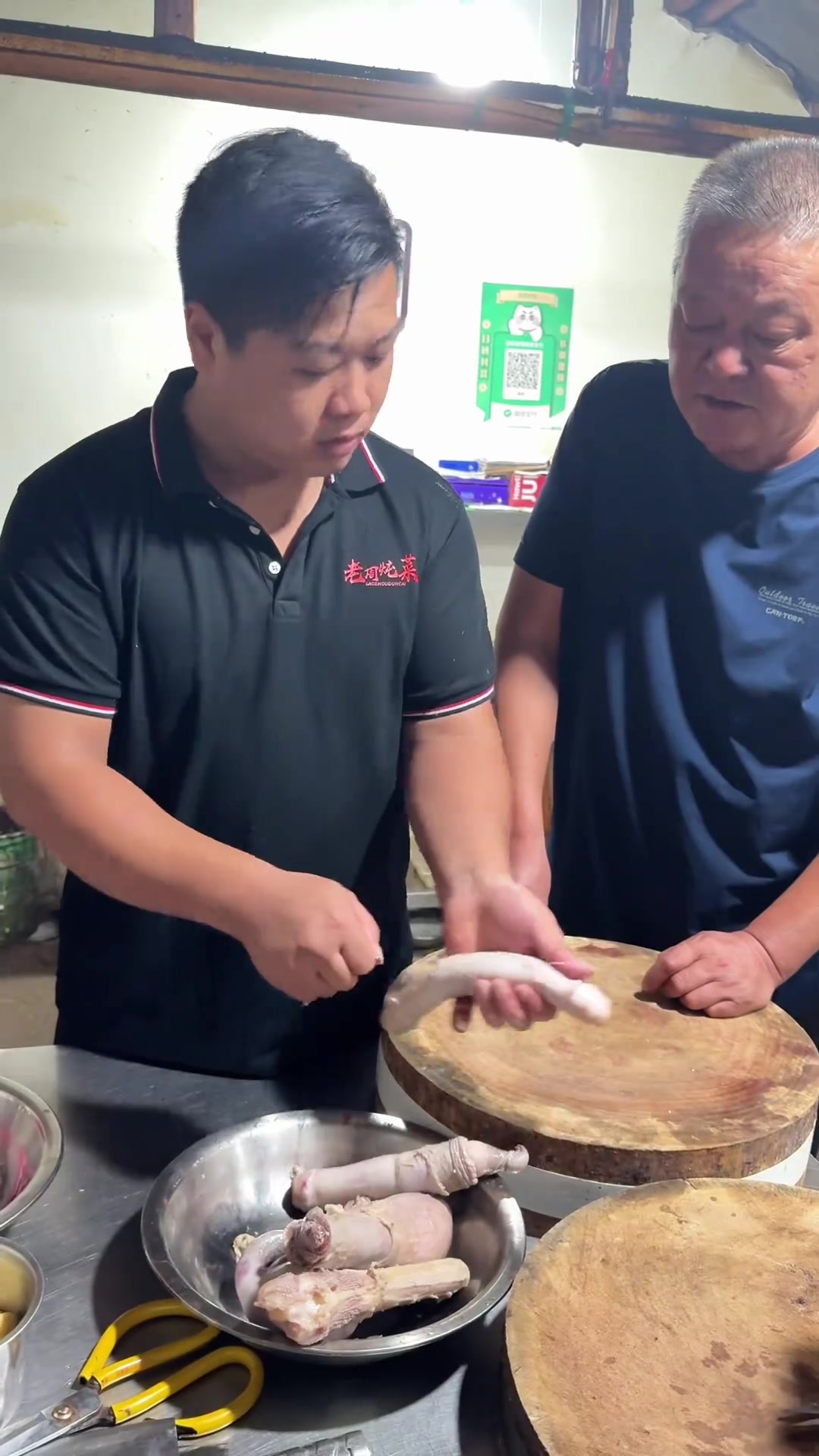 牛鞭炖鸡腰,一道即费时间又要功力的菜,师徒传承