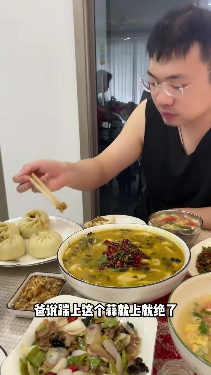 坐月子 公公来给包包子了 妈妈又给蒸馒头