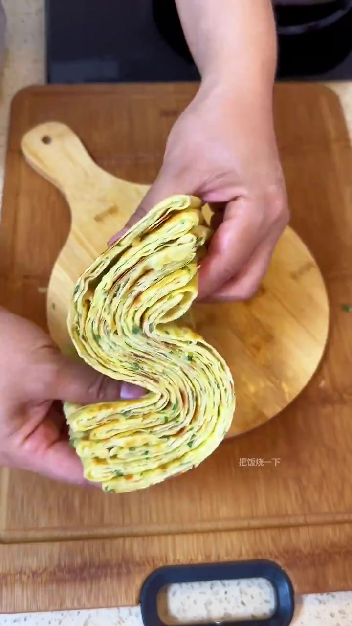 不用发面不用醒面,柔软多层的葱香鸡蛋饼
