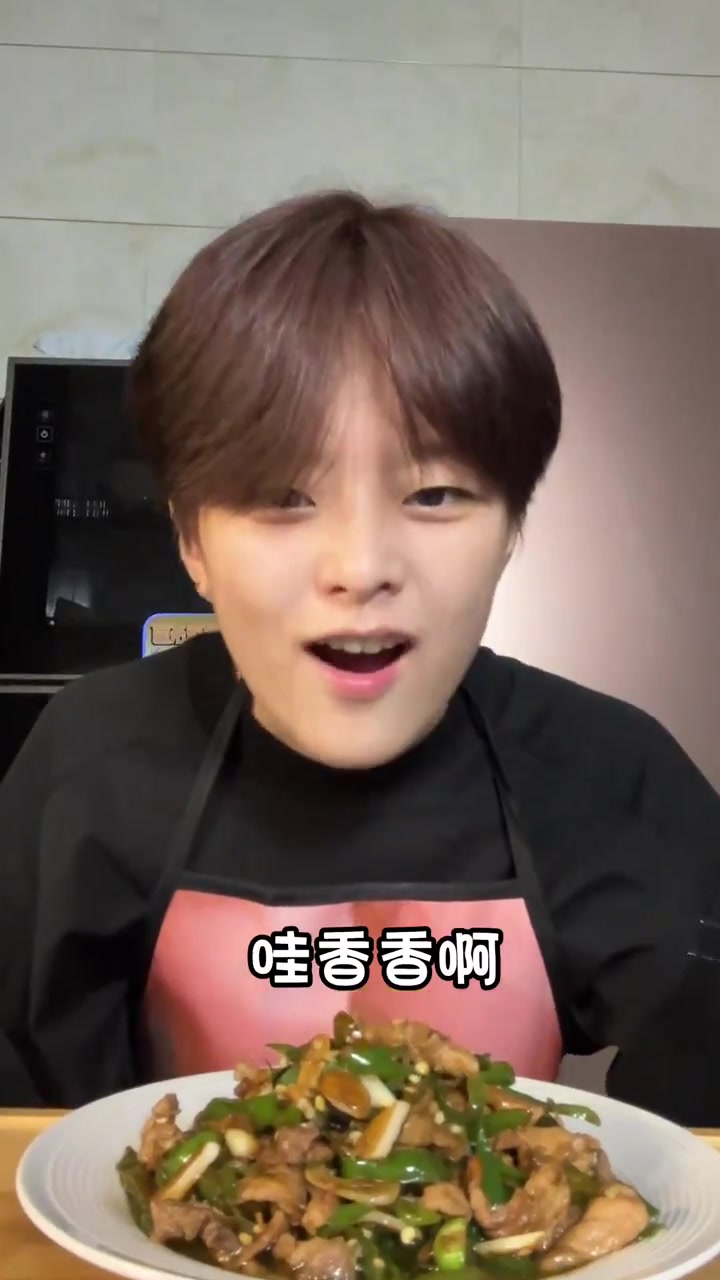 谁能拒绝一碗辣椒炒肉盖饭呢
