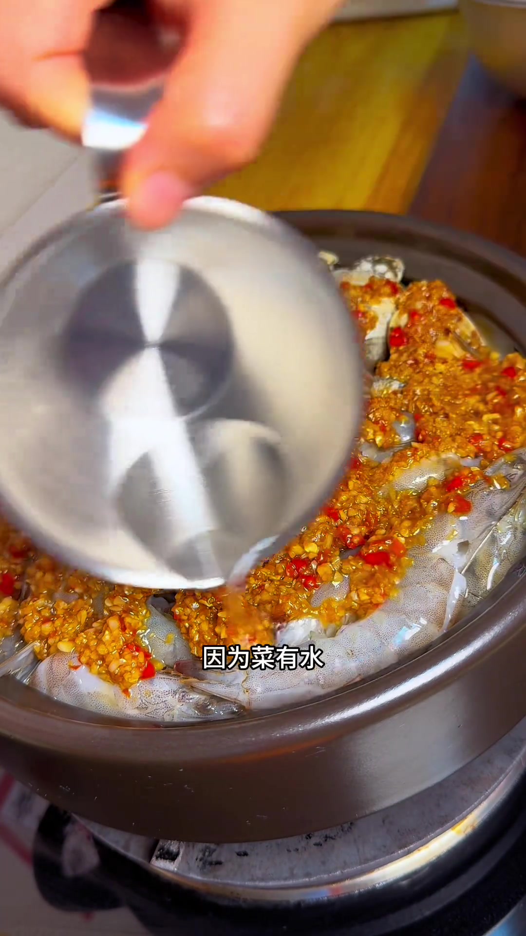 今天用山药南瓜加了面粉,蒸了枣泥小馒头,一口一个真的很好吃