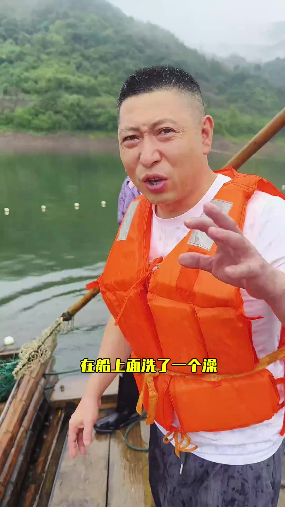 30斤的胖头鱼太重了 亭下湖水库的胖头鱼太大了,我挑了条最大的,回家做鱼头豆腐汤,鲜嫩肥美