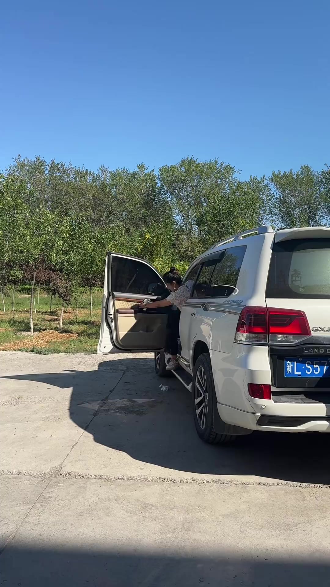 来奇台咋们能不吃奇台特色呢?早餐就是黄面烤肉!