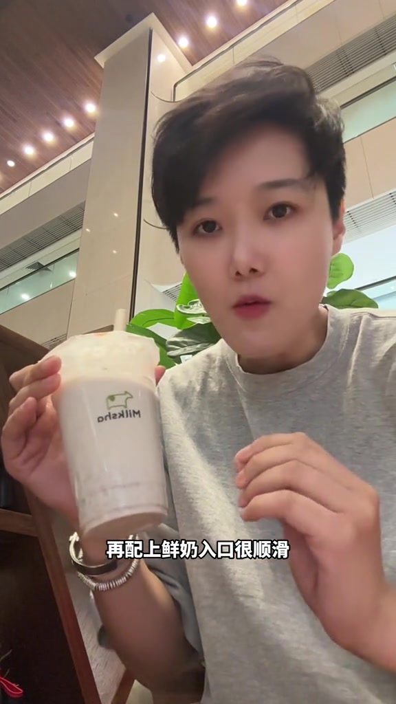 在香港逛街肯定要来一杯奶茶的吧