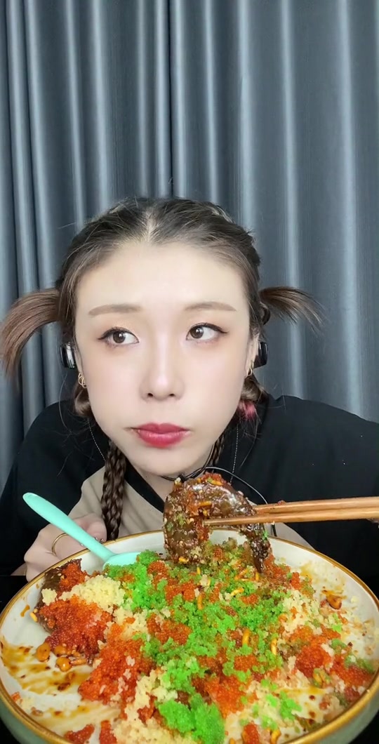 鱼籽盖被虾仁拌丈母娘