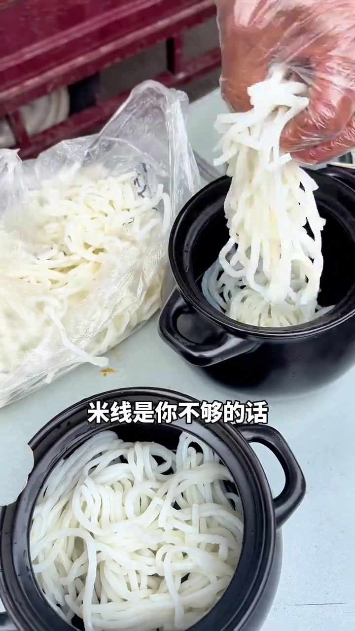 在大理的石房子路口发现了一家超好吃的米线