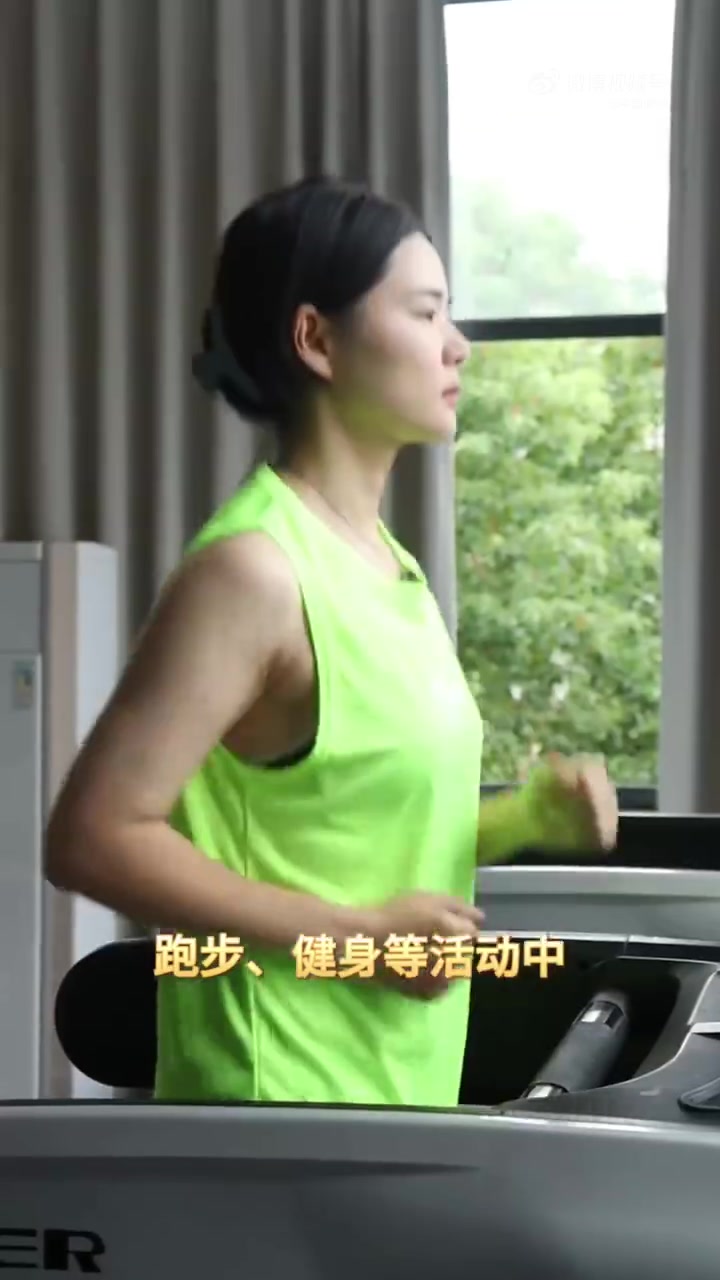 因佩戴鲨鱼夹不当引发的受伤事件偶有发生,看似美丽的它,存在不少的安全隐患。鲨鱼夹使用场景非