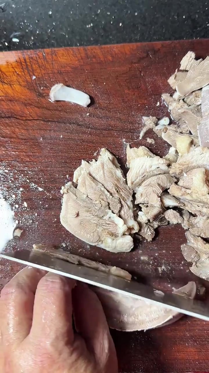 带你们看看江西爆辣口味猪舌有多好吃,又香又辣