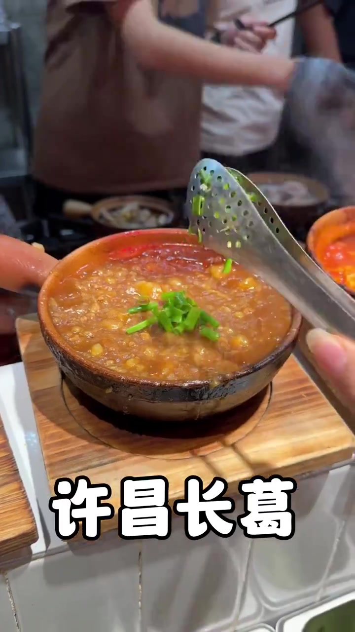 今天就告诉你们一个00后怎么开的炒菜店