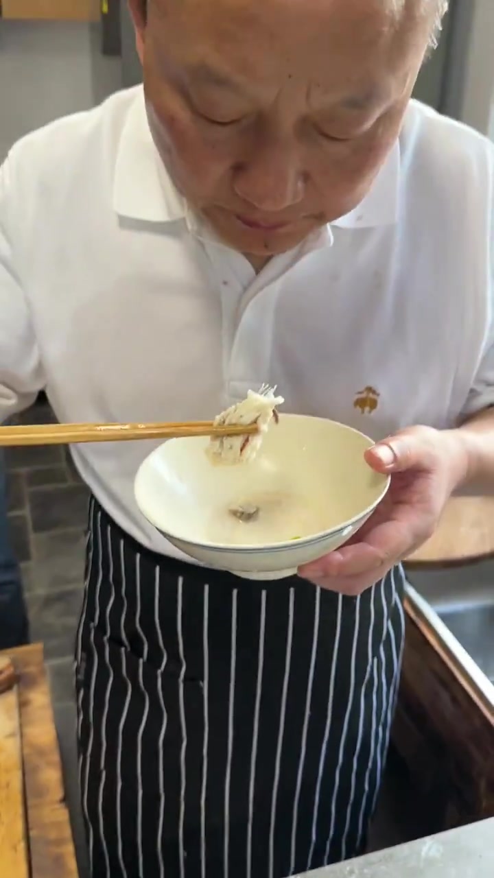 刘总亲自下厨做南湾鱼炖水豆腐