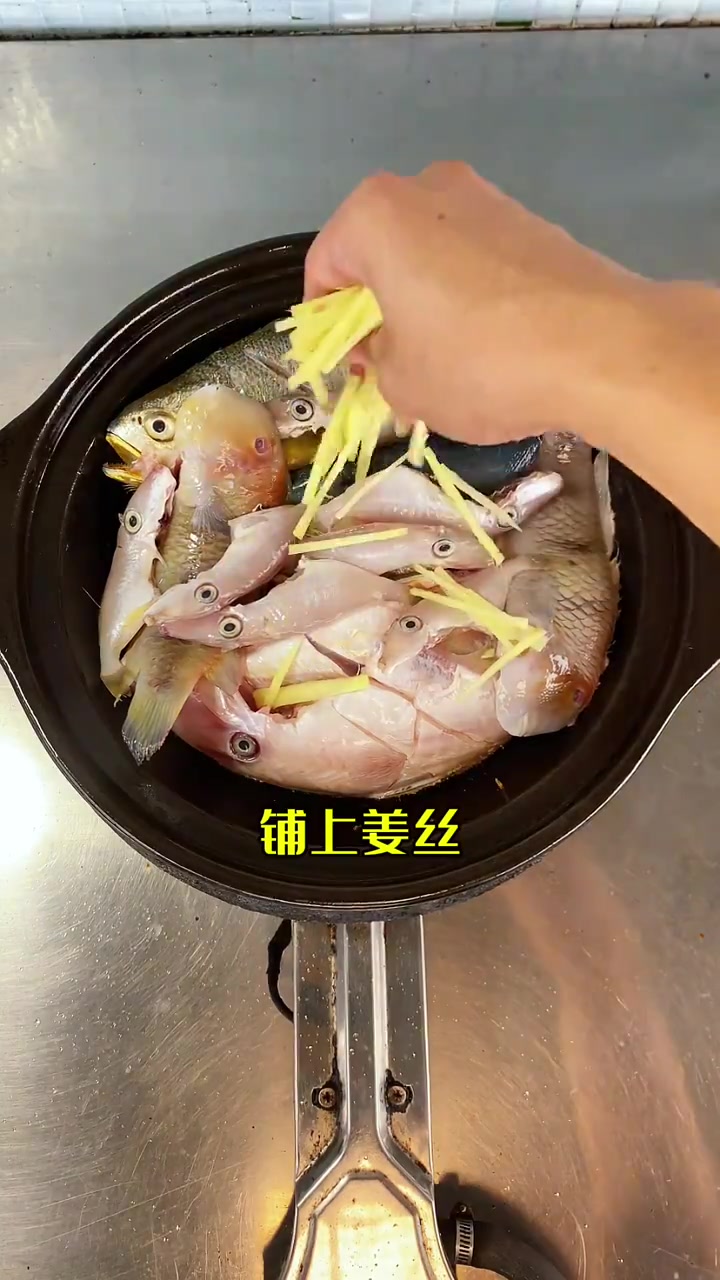 美味杂鱼煲,在潮汕近海地区几乎每餐桌上少不了的海货