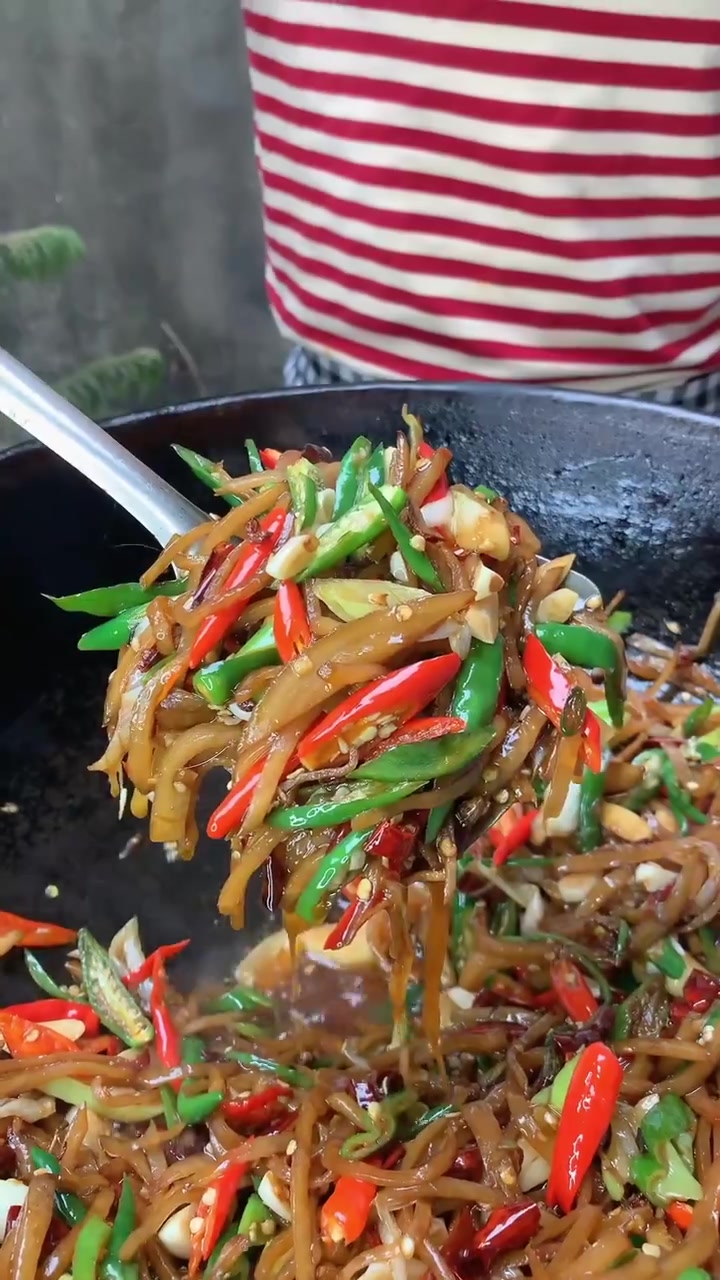 邳州特色菜 爆炒拉疙丝的做法 大家看看有没有食欲
