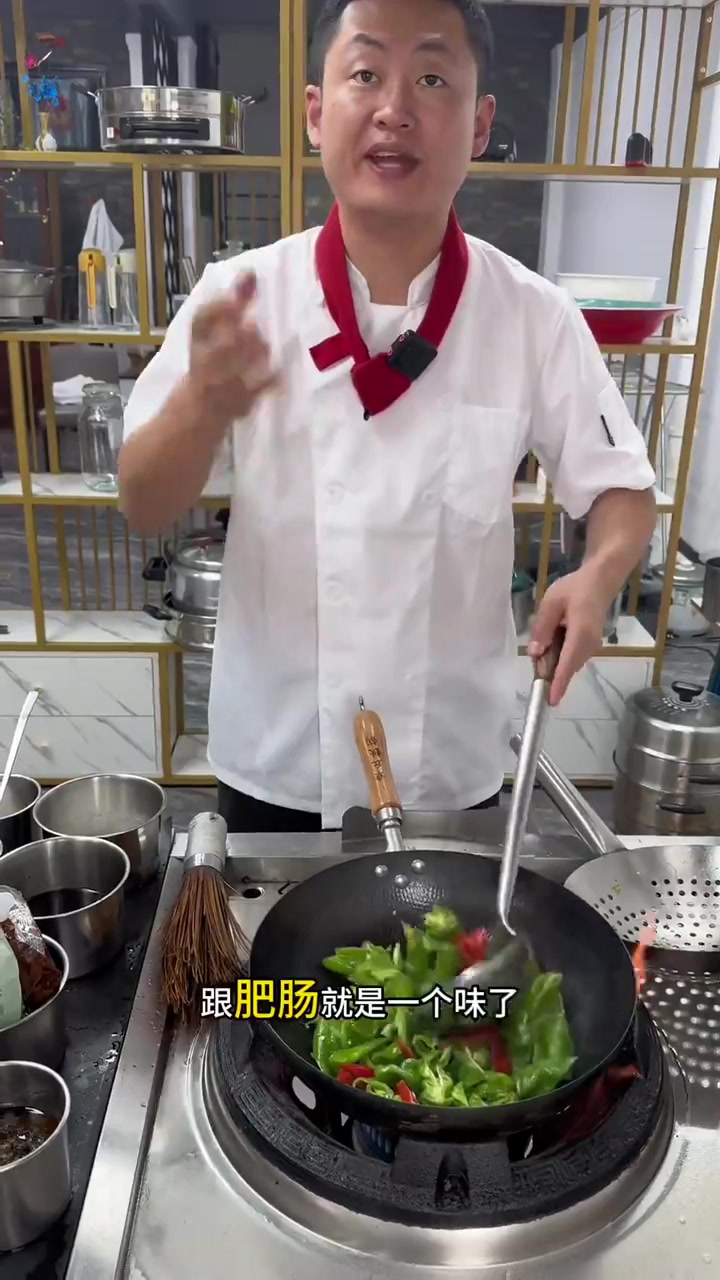 尖椒炒肥肠 爱美食爱生活