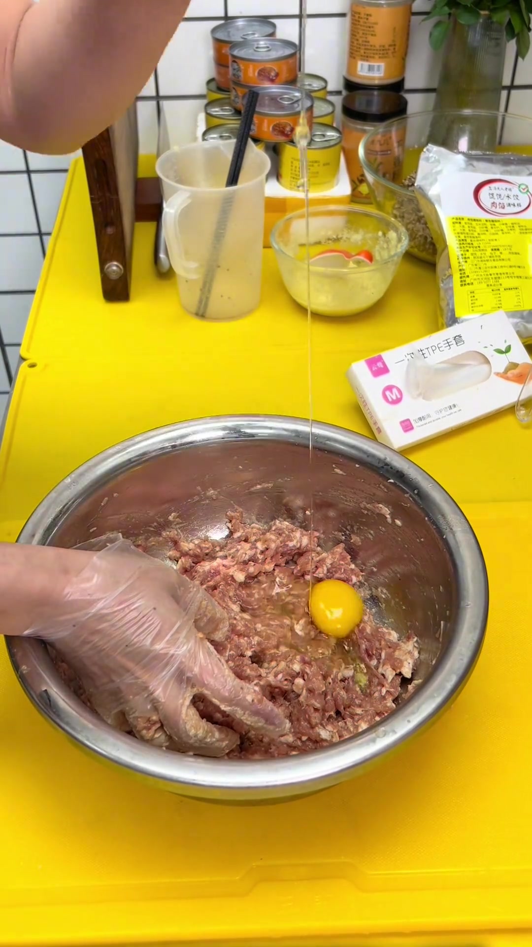 香菇鲜肉馄饨馅制作教程