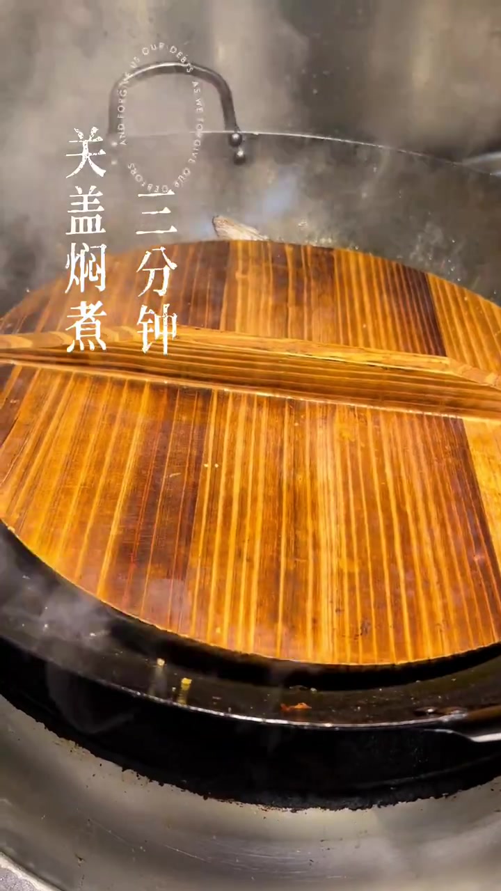 经典川菜《豆瓣鱼》详细教程教会你,选用个子草鱼肉嫩有弹性。