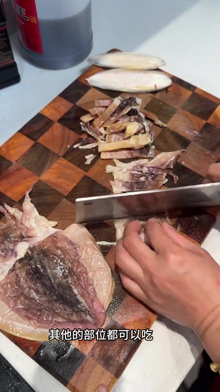 墨鱼汤从小到大都很喜欢喝,喝不起来不腻还很香