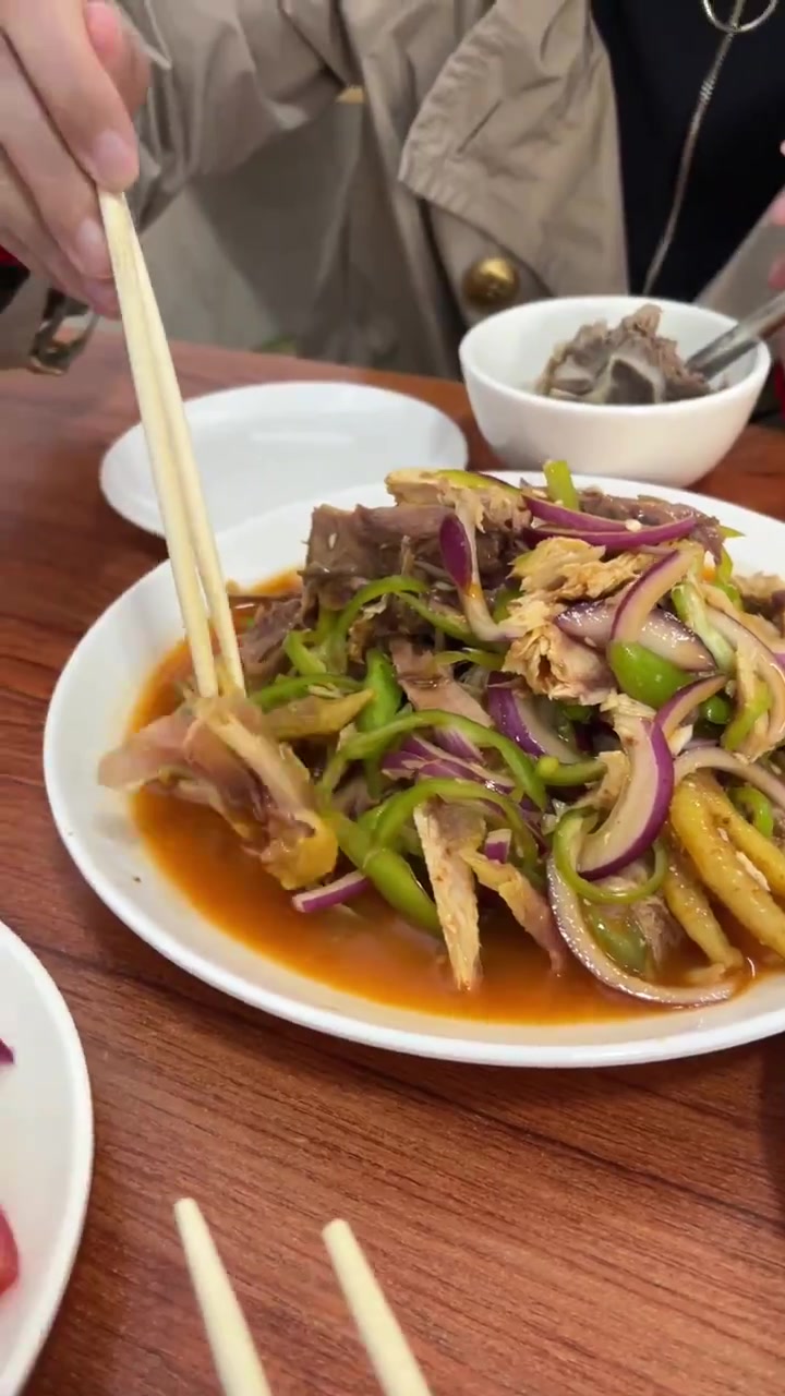 你饿不饿啊,带你去新疆吃好吃的呀