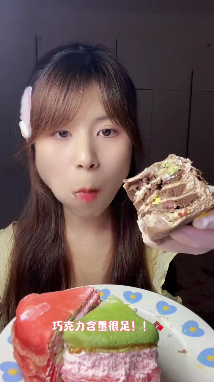 嘿嘿嘿 千层蛋糕?配无骨鸡爪耶?