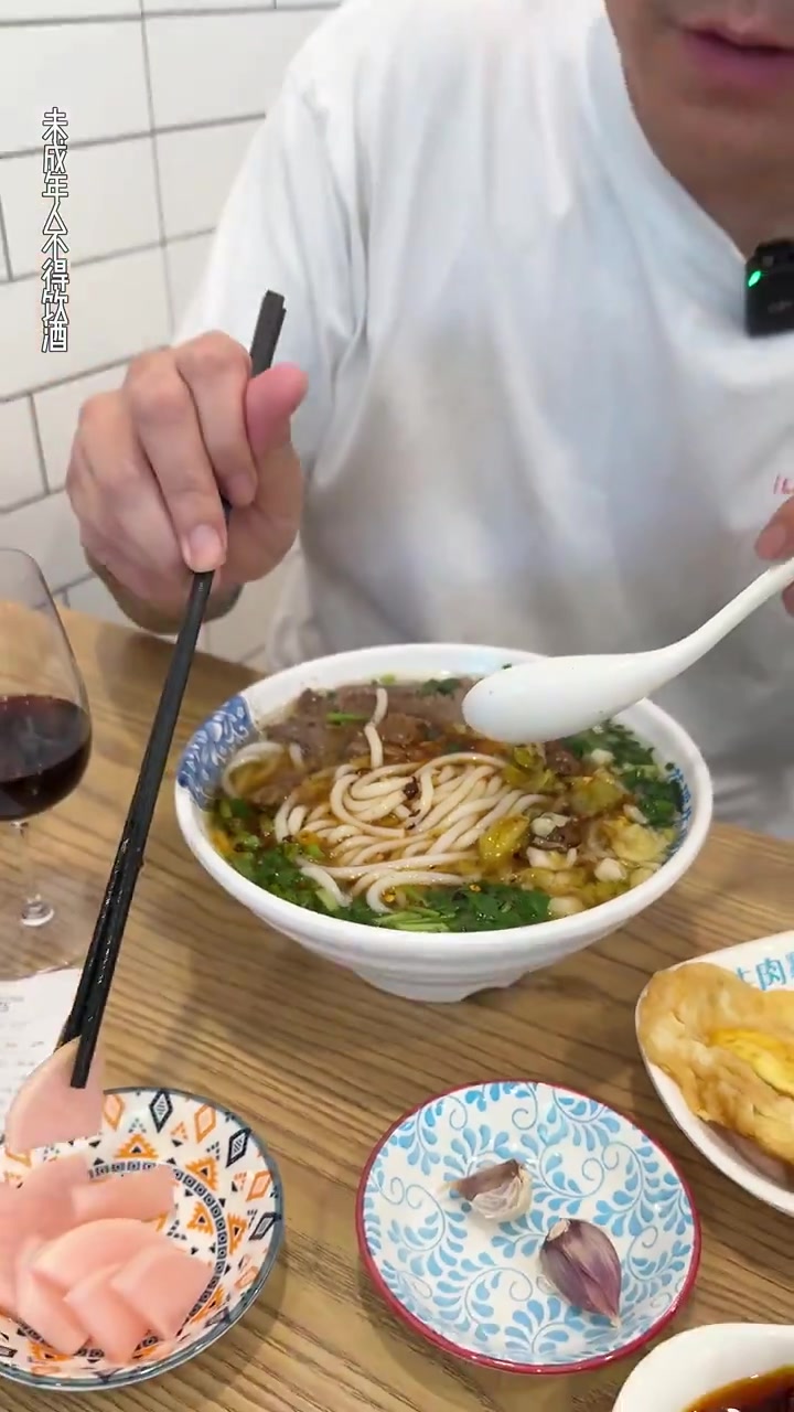 听说是上海的花溪牛肉粉天花板?