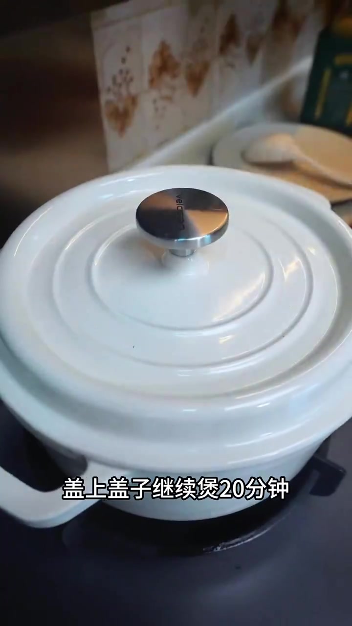 吃栗子的季节少不了这一锅红豆栗子糖水,加了莲子百合更加滋润