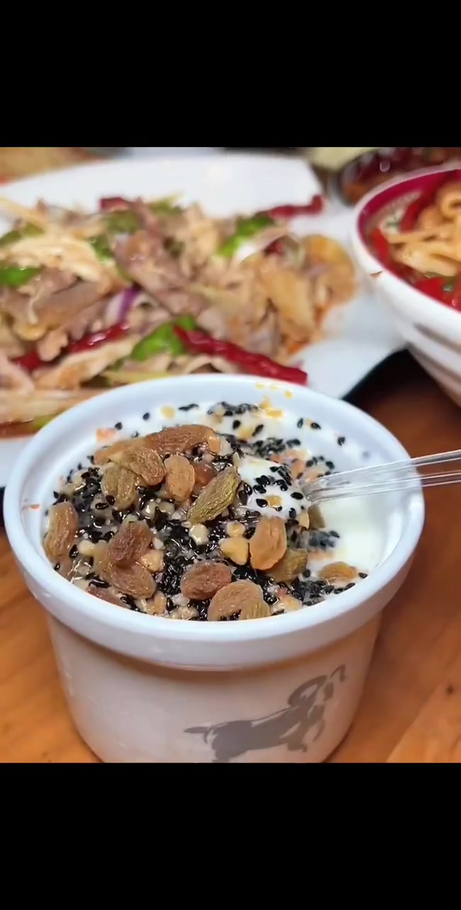 这家新疆饭店真好吃～又麻又辣的椒麻鸡一定要点