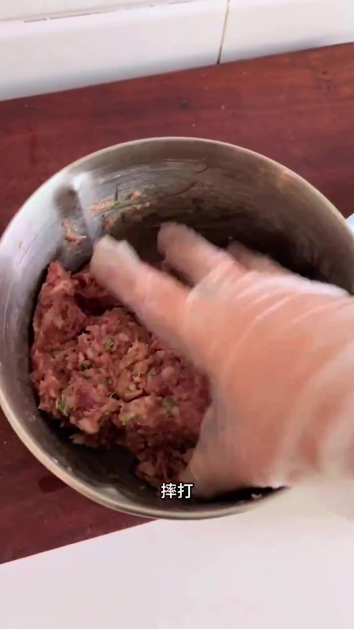 适合夏天喝的西红柿肉丸子汤,你们就按照我这个方法做,汤鲜味美
