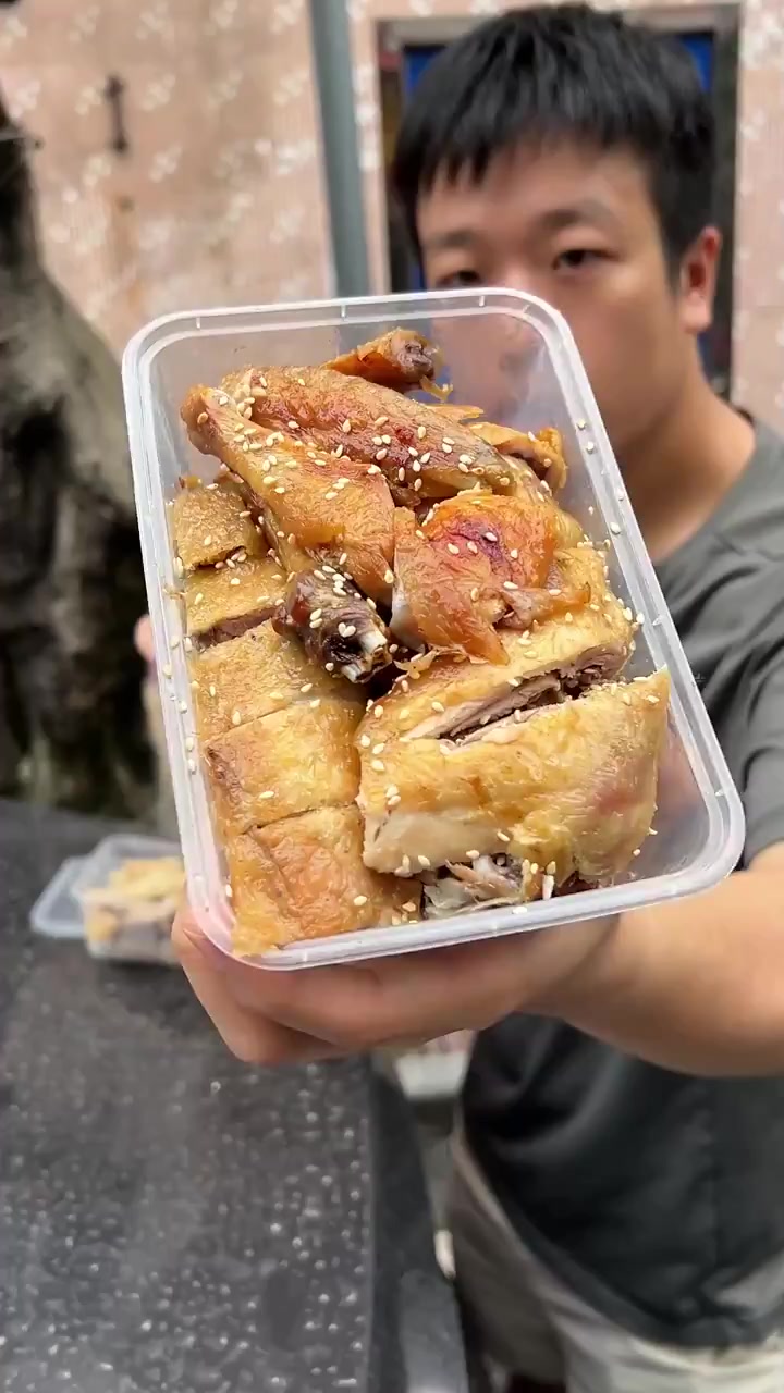 在四会什么都可以不吃,但是茶油鸡怎么样都一定要试试!