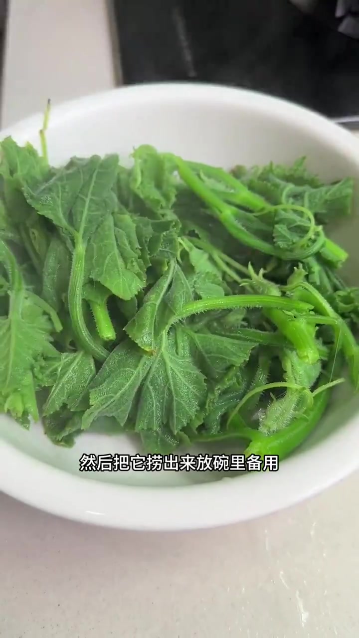 没想到南瓜藤做出来的皮蛋瘦肉汤这么好喝,真的是汤鲜味美