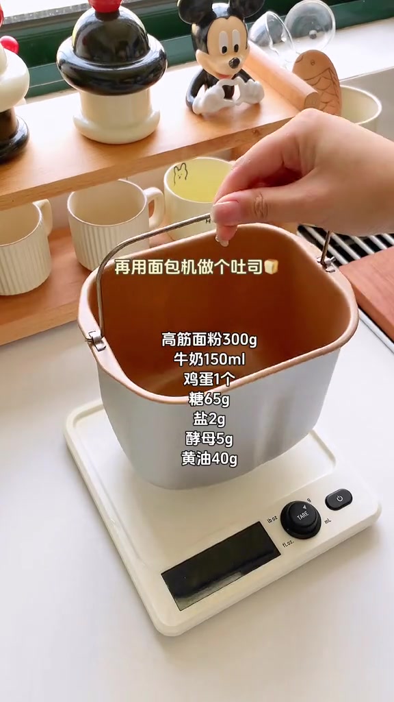 下午茶?小龙虾拌面+双拼炸鸡+麻薯肉松卷