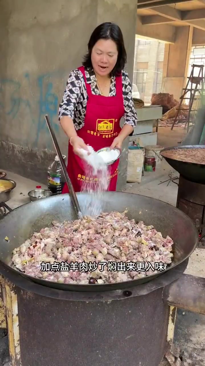 我跟你们说,在云南,不管办什么事,这道菜永远占C位