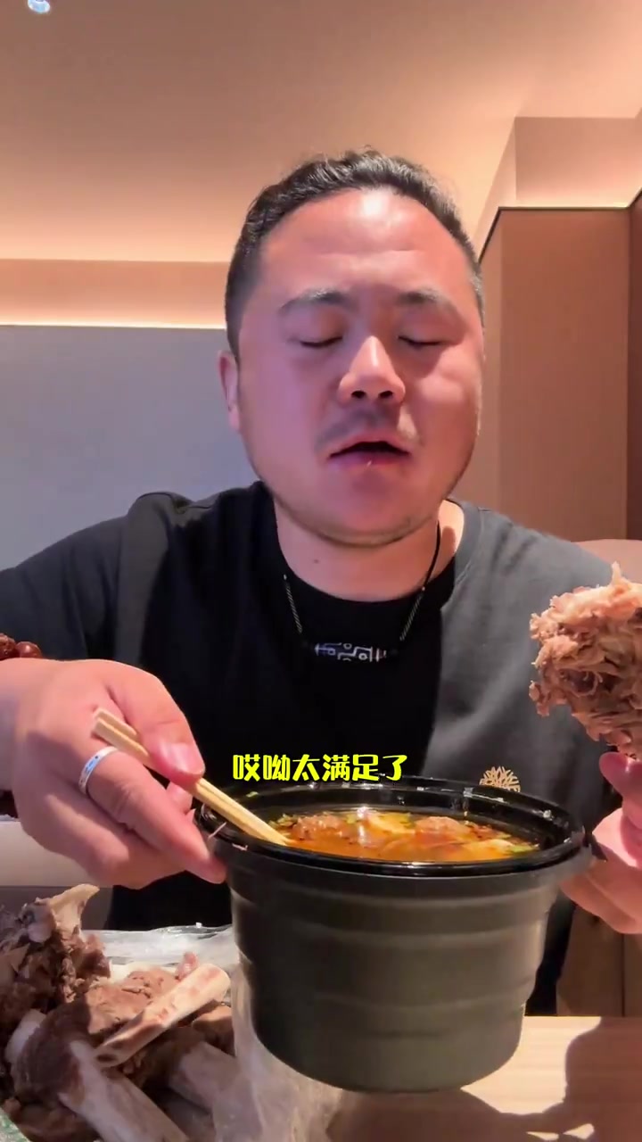 凌晨1点的新疆!一个人简简单单吃点夜宵!