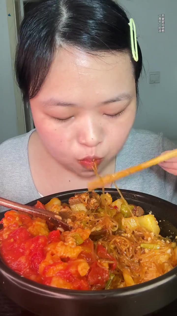 麻辣香锅还有黏糊糊的拌饭太香了!