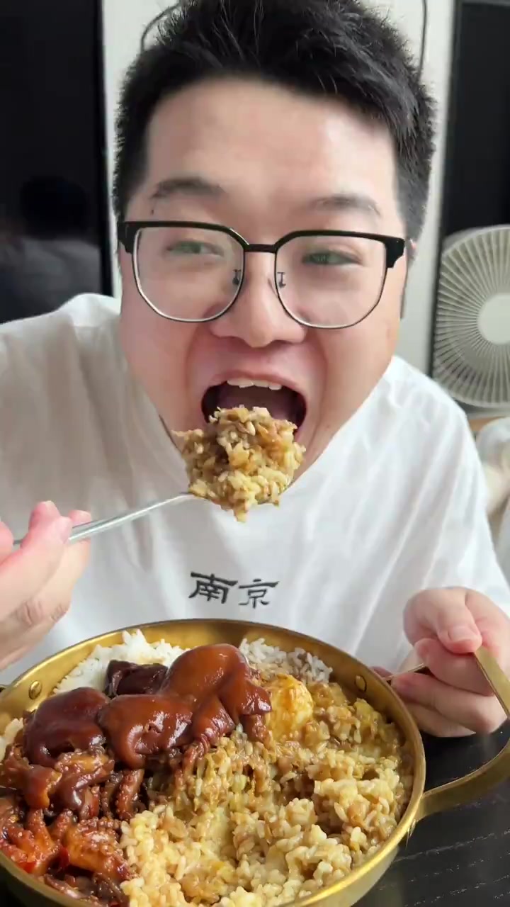 跟巨爱吃的周黑鸭啃黏嘴猪蹄儿,看看体重啥变化