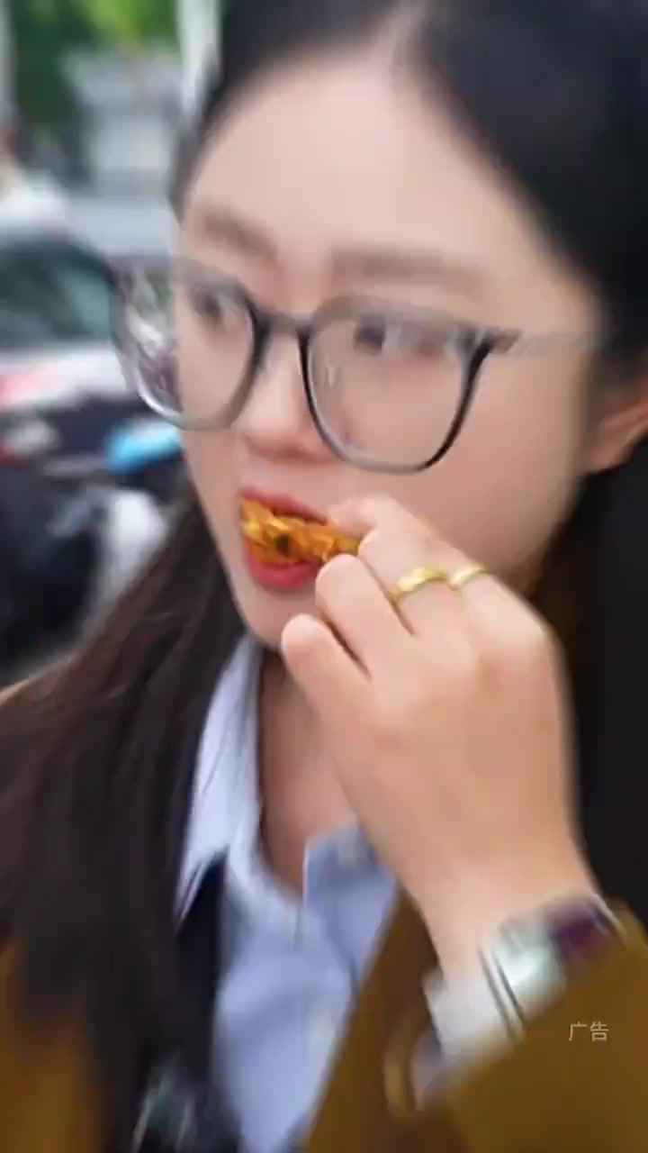 犀浦火了好多年的脆皮蜂蜜蛋糕终于开来团结了!