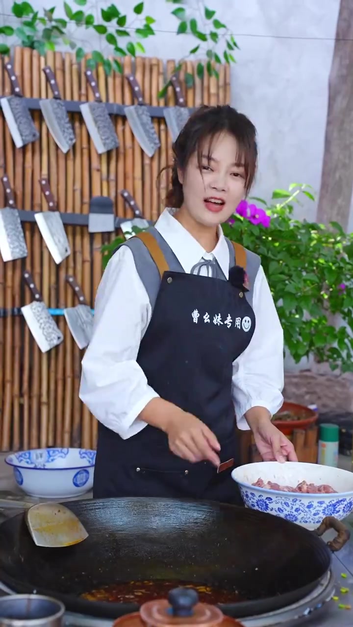 水煮肉片 水煮肉片是一道经典的川菜