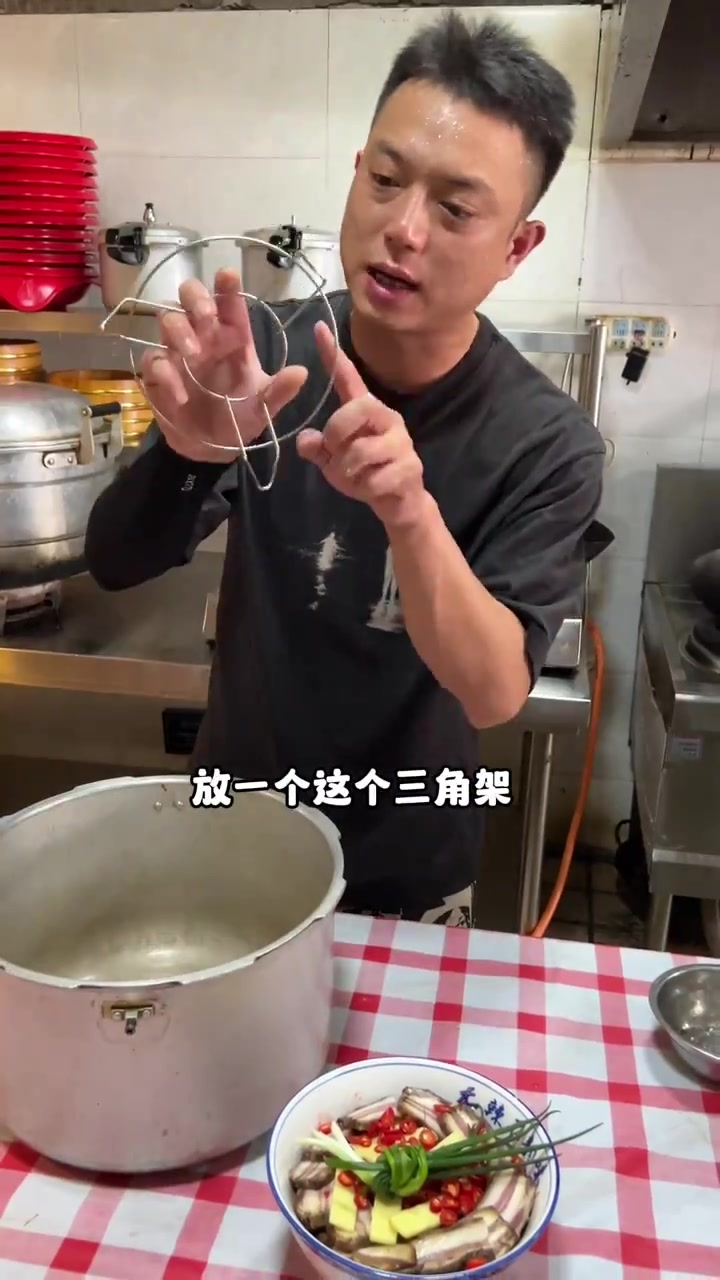 清蒸鳝鱼适合夏天吃 清淡简单容易做还原汁原味