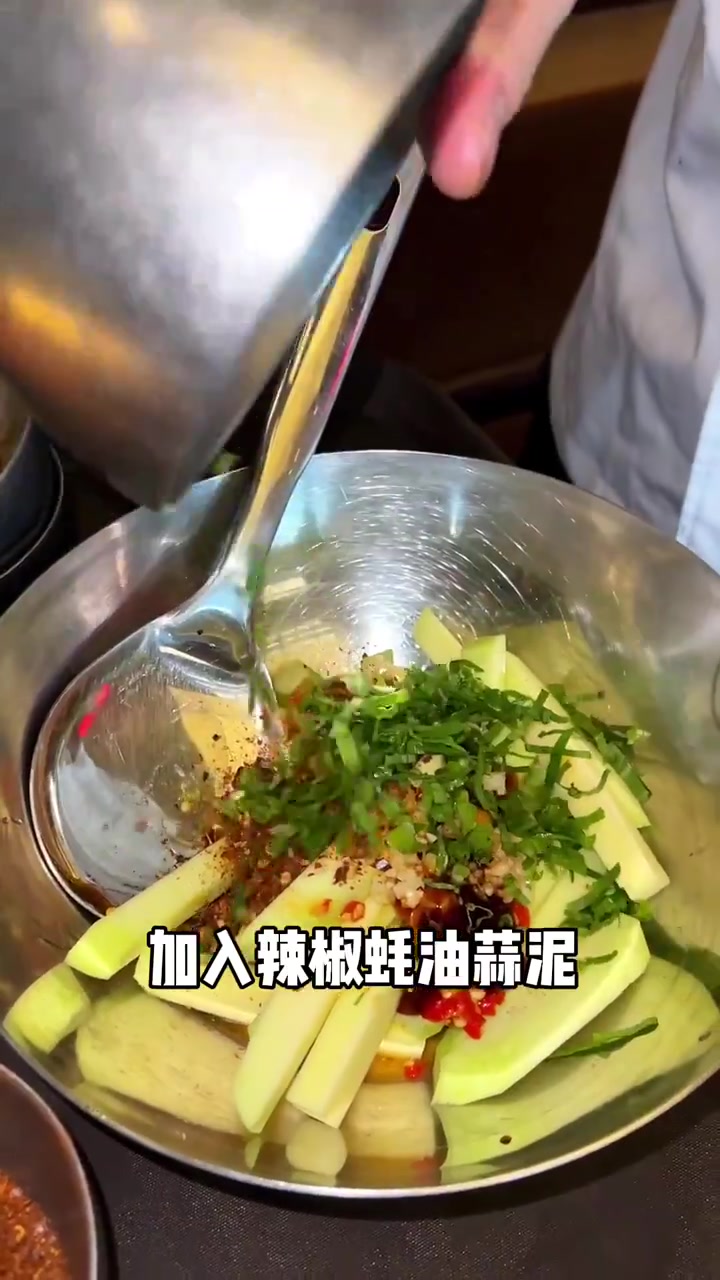 云南菜真的是被低估的美食!薄荷炸排骨好吃!