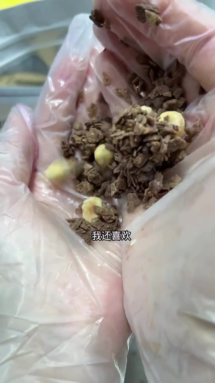 这个月又增加了一个重量级好吃的夹心脆,做蛋糕夹心顾客很喜欢