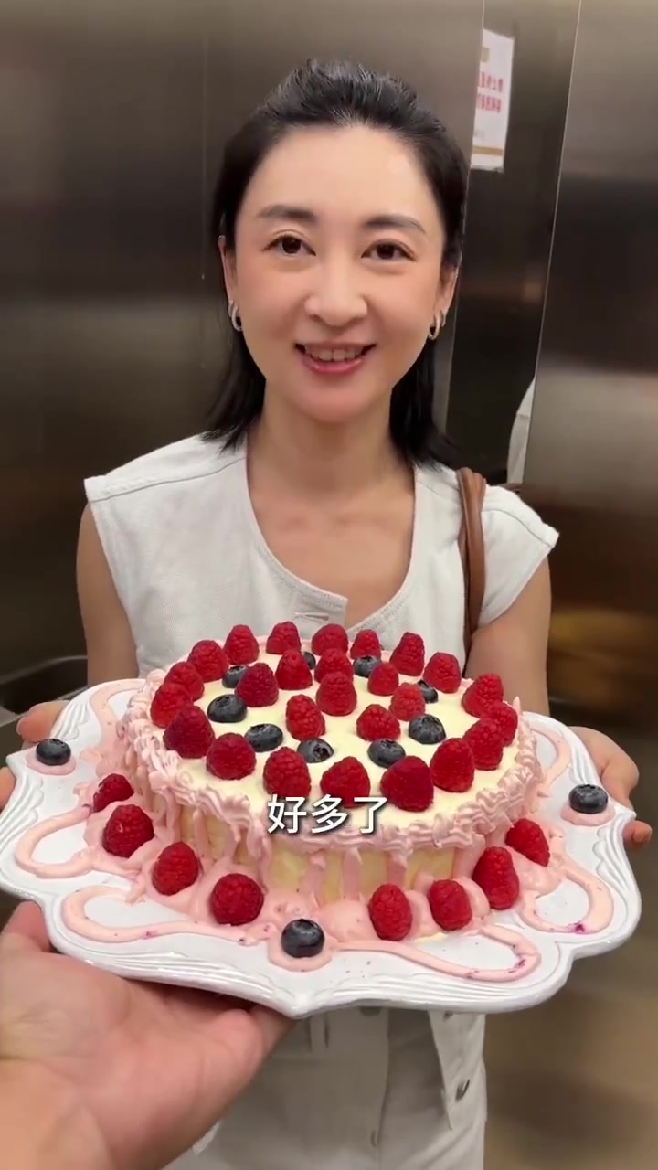 第一次自己做蛋糕,给朋友庆祝生日