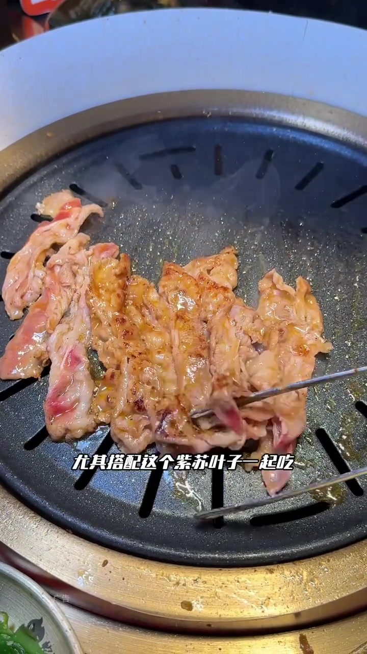 赛格新开的烤肉铺子!到了晚上边吃烤肉还能边嗨!