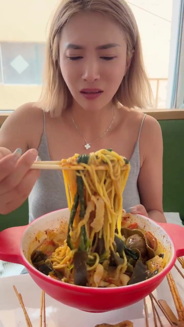 打车来回250就为了吃一碗麻辣烫!