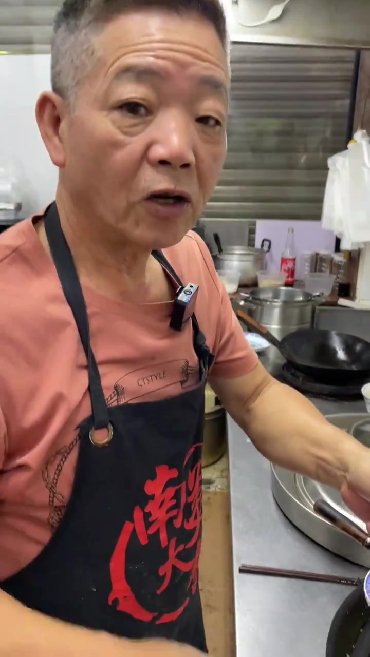 这一口炒饭让人很难不爱。潮汕爸爸“橄榄菜炒饭”