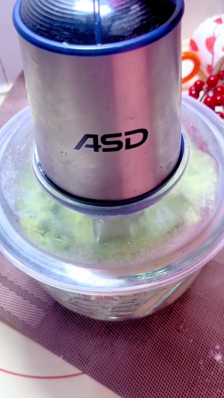 山东人早起5分钟搞定的早餐,菠菜剪刀面