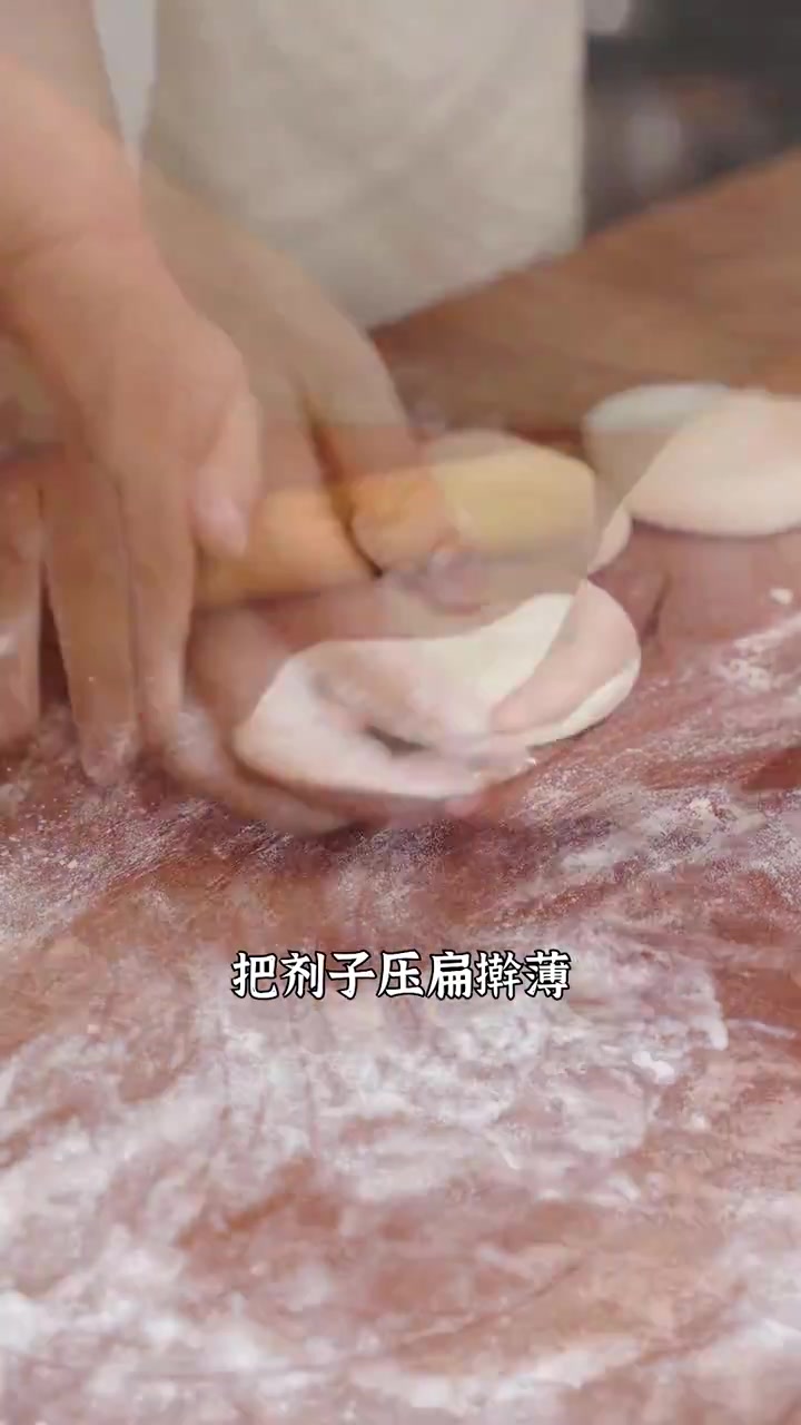 外皮蓬松暄软,肉馅饱满流汁~看完这条视频你也会做大肉包啦!