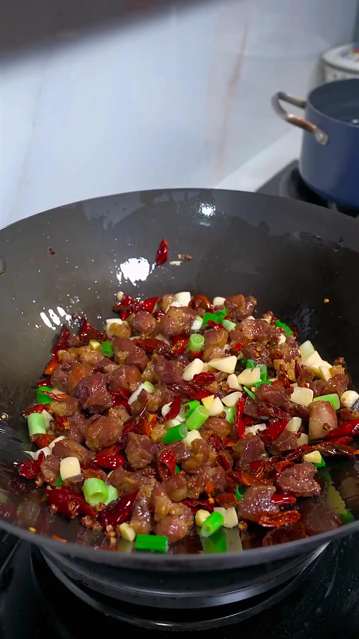 香辣眉毛肉 下次眉毛肉除了炒肉丝肉片,还可以像我这样做